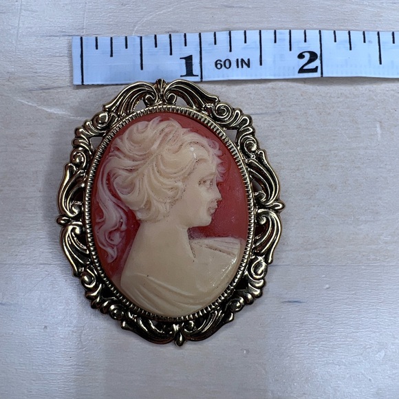 Vintage Victorian Cameo Brooch - Picture 5 of 9